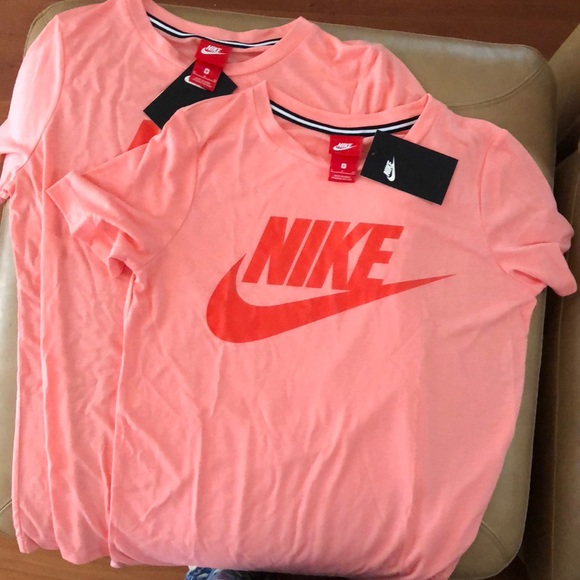 soft pink nike shirt